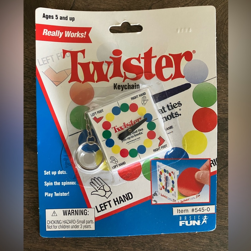 Classic Game Keychain Twister Hasbro Basic Fun 1998 New in Package